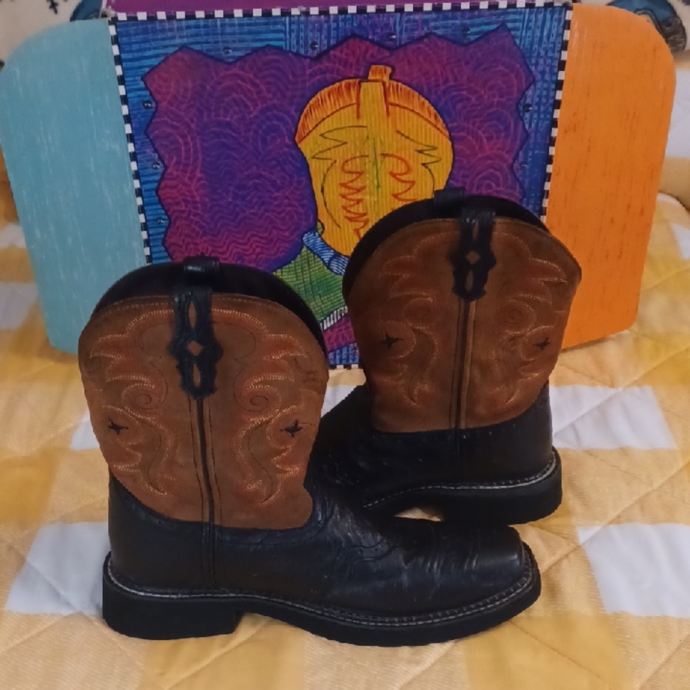Justin Western Boots Featuring Black and Brown Leather, Like New - Picture 5 of 9